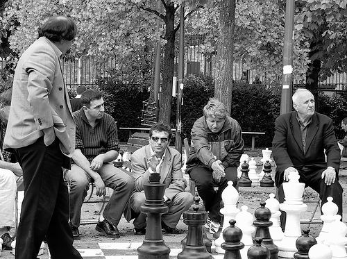 Lo de ser un "first mover" parece que les da igual. Chess players at the Université de Genève Switzerland. jpmartineau