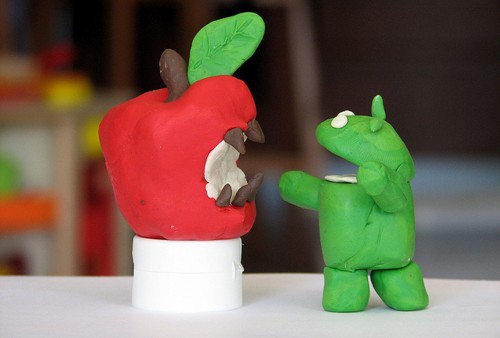 Apple versus Android, en guerra por las aplicaciones. Foto subida a flickr por Tsahi Levent-levi  