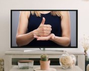 cnmc_lengua de signos en un televisor como ejemplo de accesibilidad