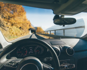 Coche en carretera