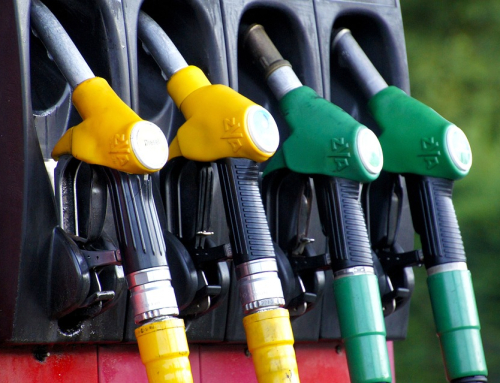 En 2023 los carburantes moderan los precios, lejos de los máximos históricos de 2022