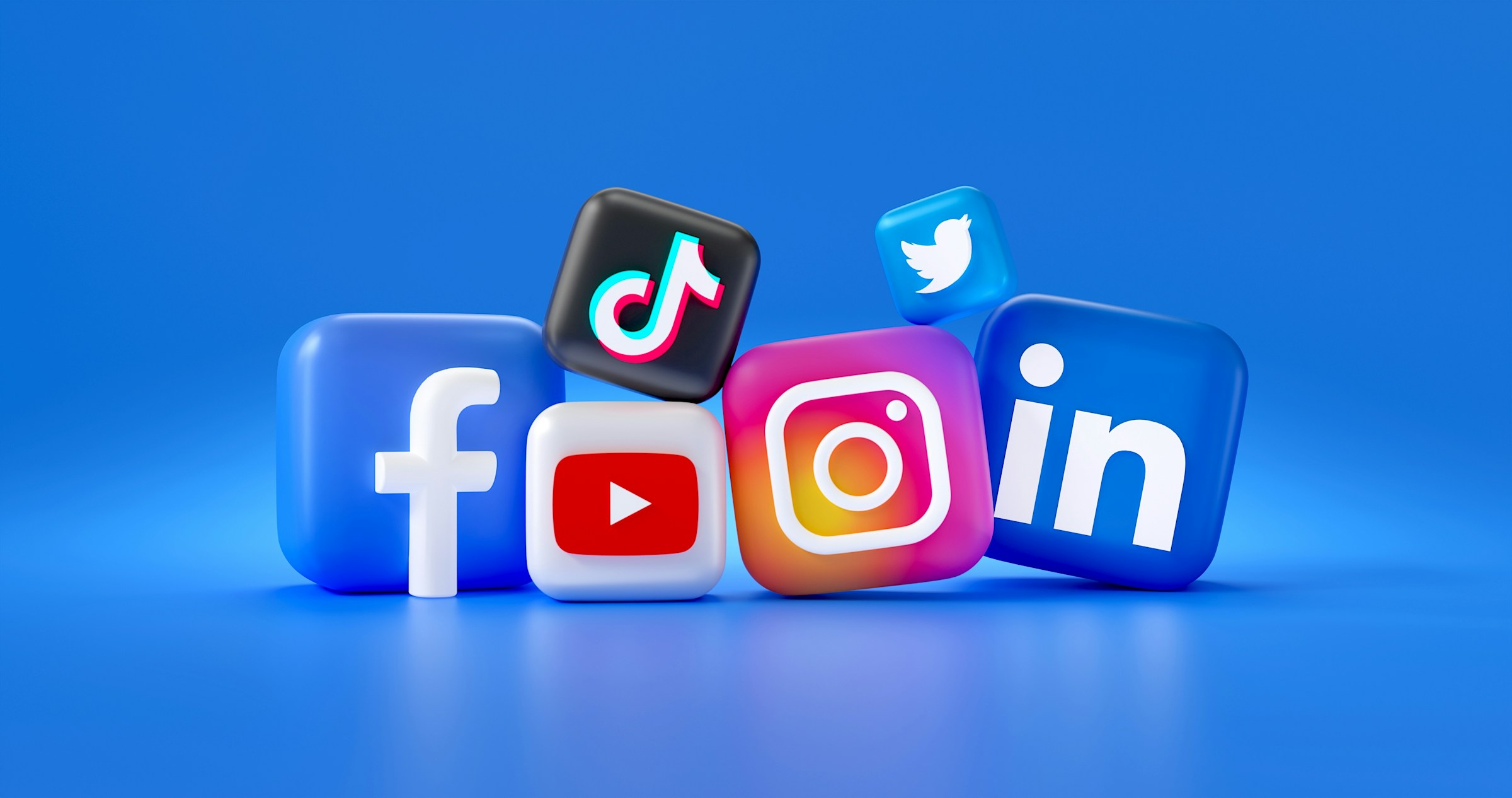 Logos de redes sociales como Instagram o Facebook.