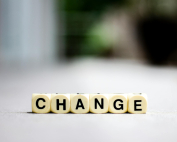 Dados con la palabra cambio en inglés (Change).