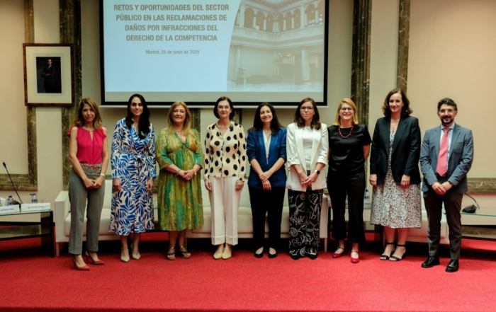 Patricia Vidal, María Vidales, Lidia Sánchez, Cani Fernández, Elena Zoido, Irene Sánchez, Julia Suderow, Susanna Grau y Carlos Cereijo en la jornada sobre los Retos y oportunidades del sector público en la reclamación de daños.