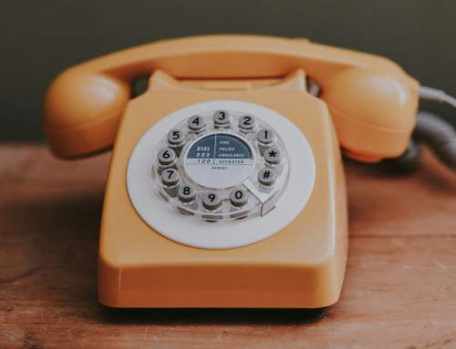 El teléfono fijo resiste… gracias a las empresas