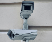 Cámaras de videovigilancia en una calle