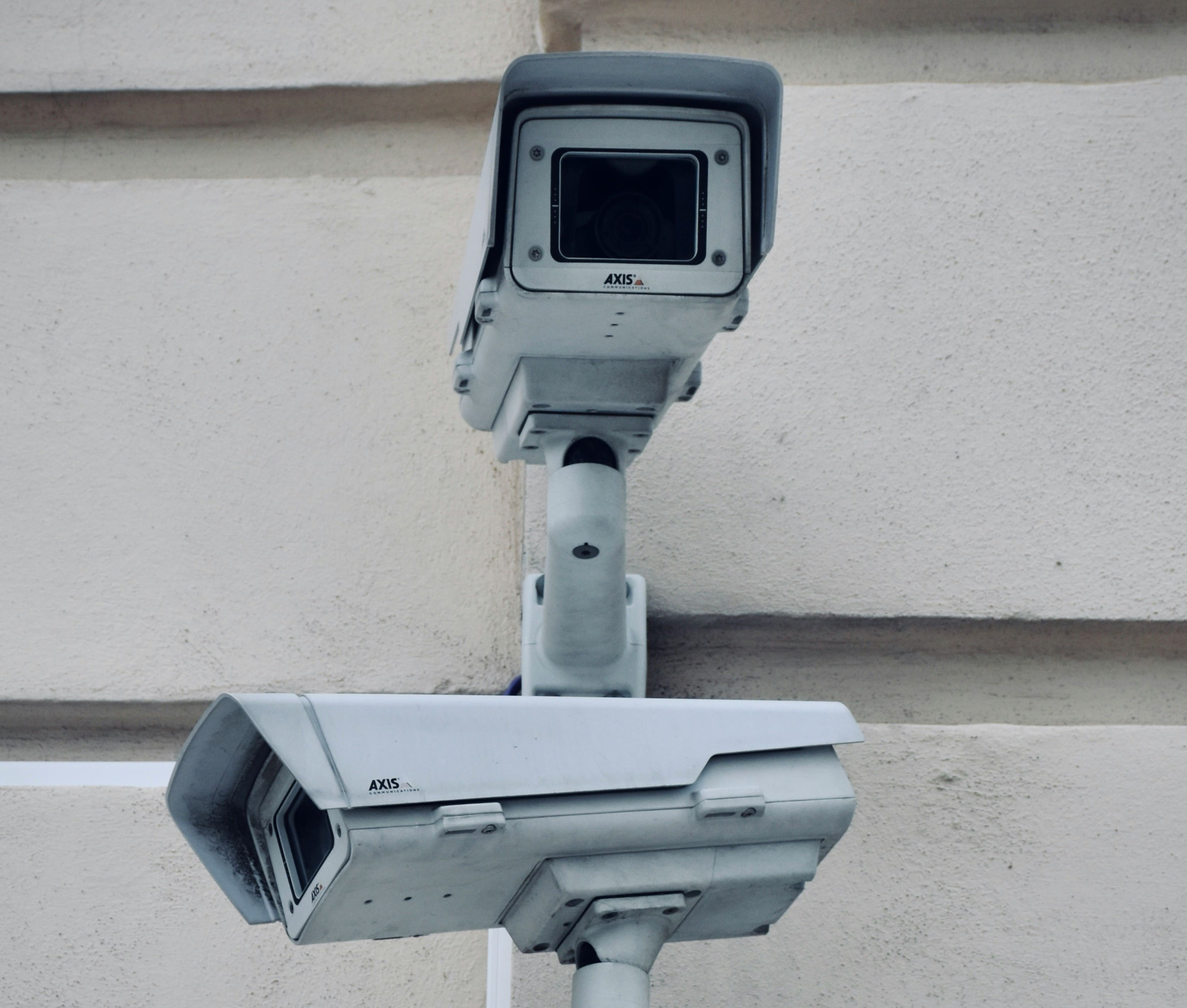 Cámaras de videovigilancia Cámaras de videovigilancia en una calle