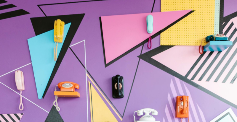 Decoración con teléfonos antiguos