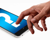 Interrogante y teléfono móvil