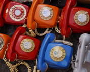 teléfonos antiguos de colores