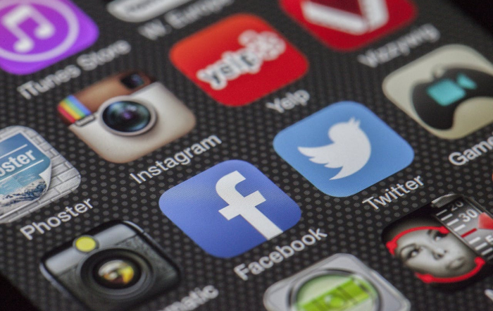 redes sociales en pantalla